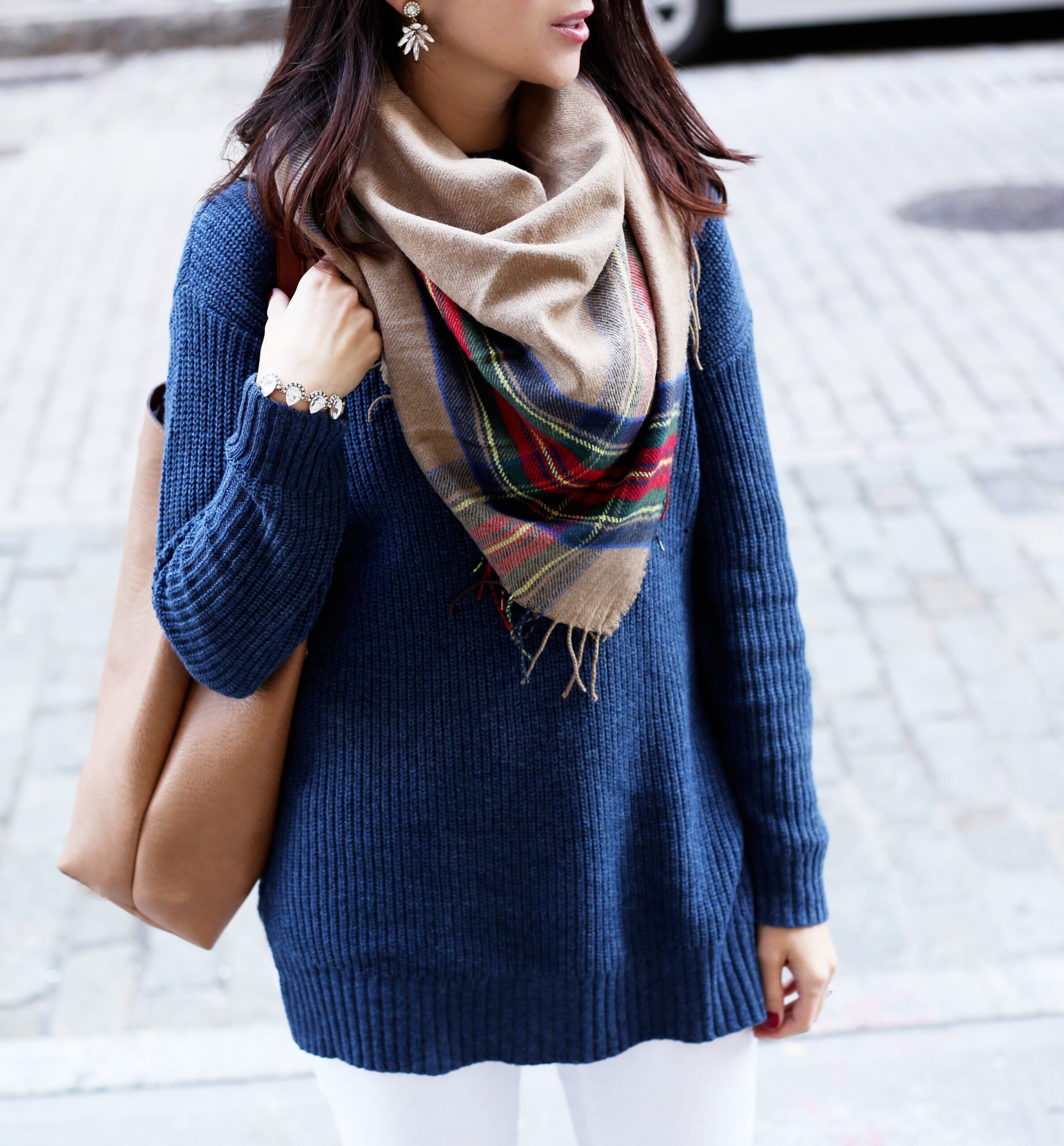 style blogger Anna Monteiro wearing BP. plaid blanket scarf from Nordstrom, J.crew toothpick jeans in white and a Street Level reversible tote