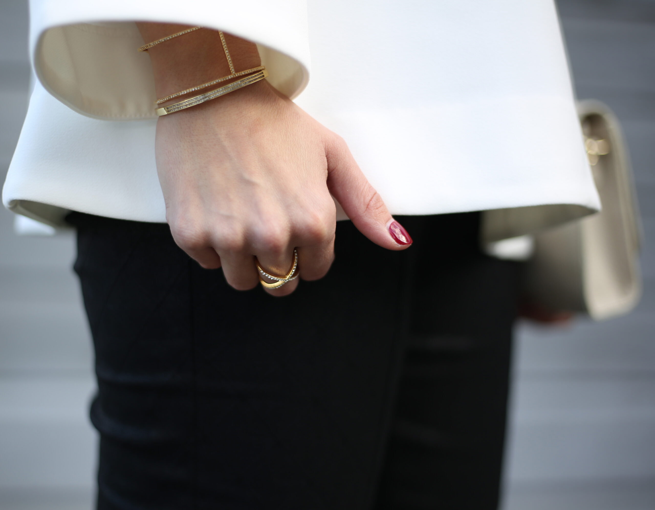 Anna Monteiro of blushing rose style blog wearing Baublebar mason ring, and baublebar bracelets, Alfani white structured blouse