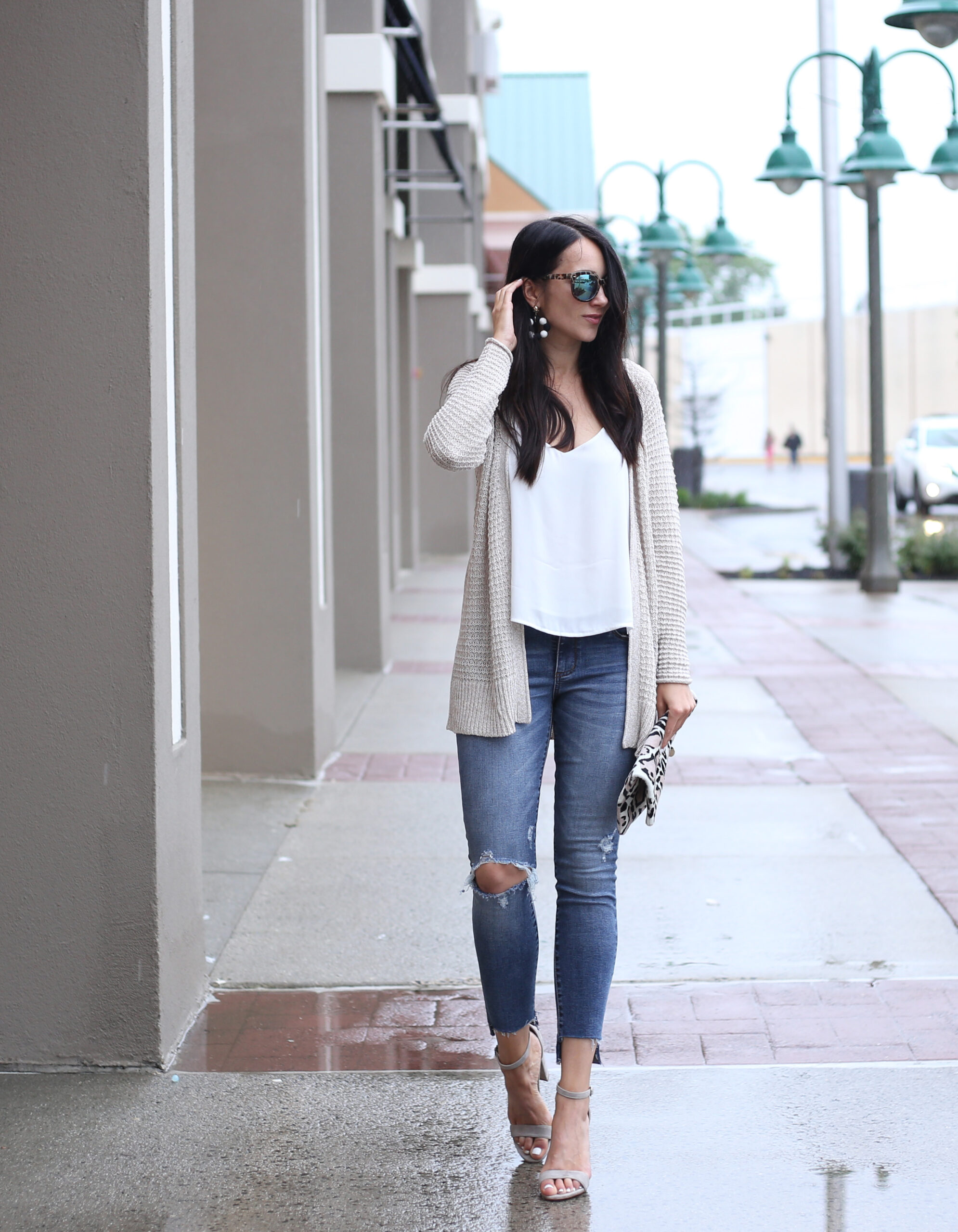 Anna Monteiro of blushing rose style blog wearing skinny jeans and block heel steve madden sandals from nordstrom