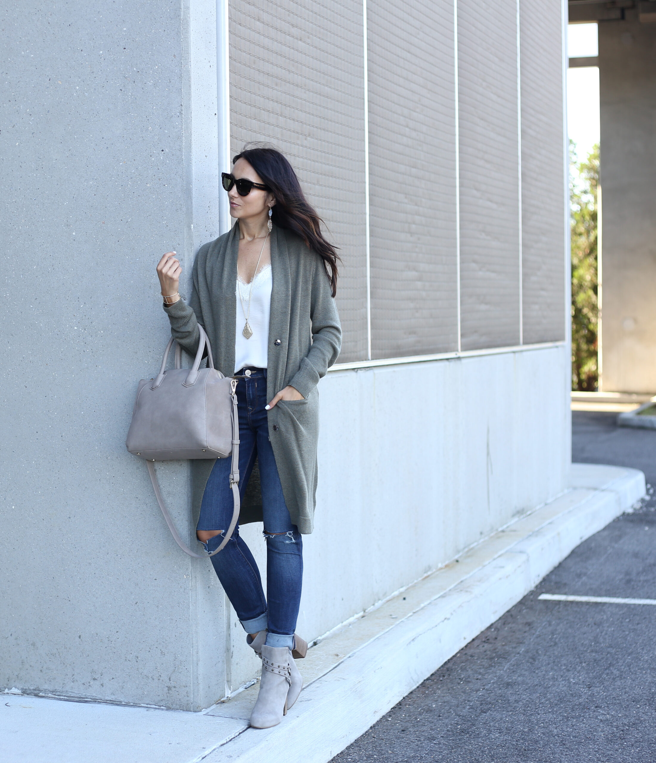 blogger Anna Monteiro wearing sole society grey satchel from Nordstrom Anniversary Sale 2017