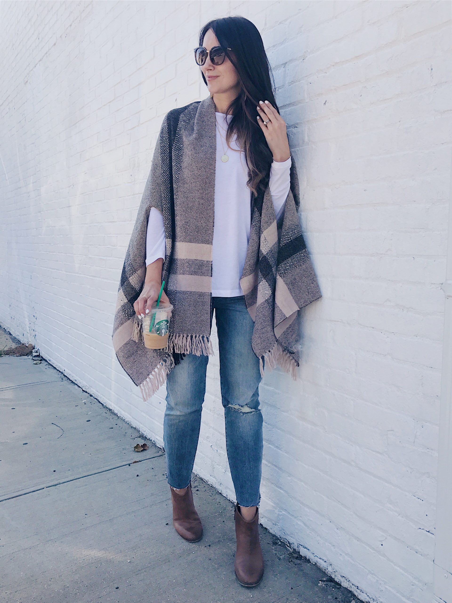 blogger Anna Monteiro of blushing rose style wearing cape from nordstrom poncho for fall