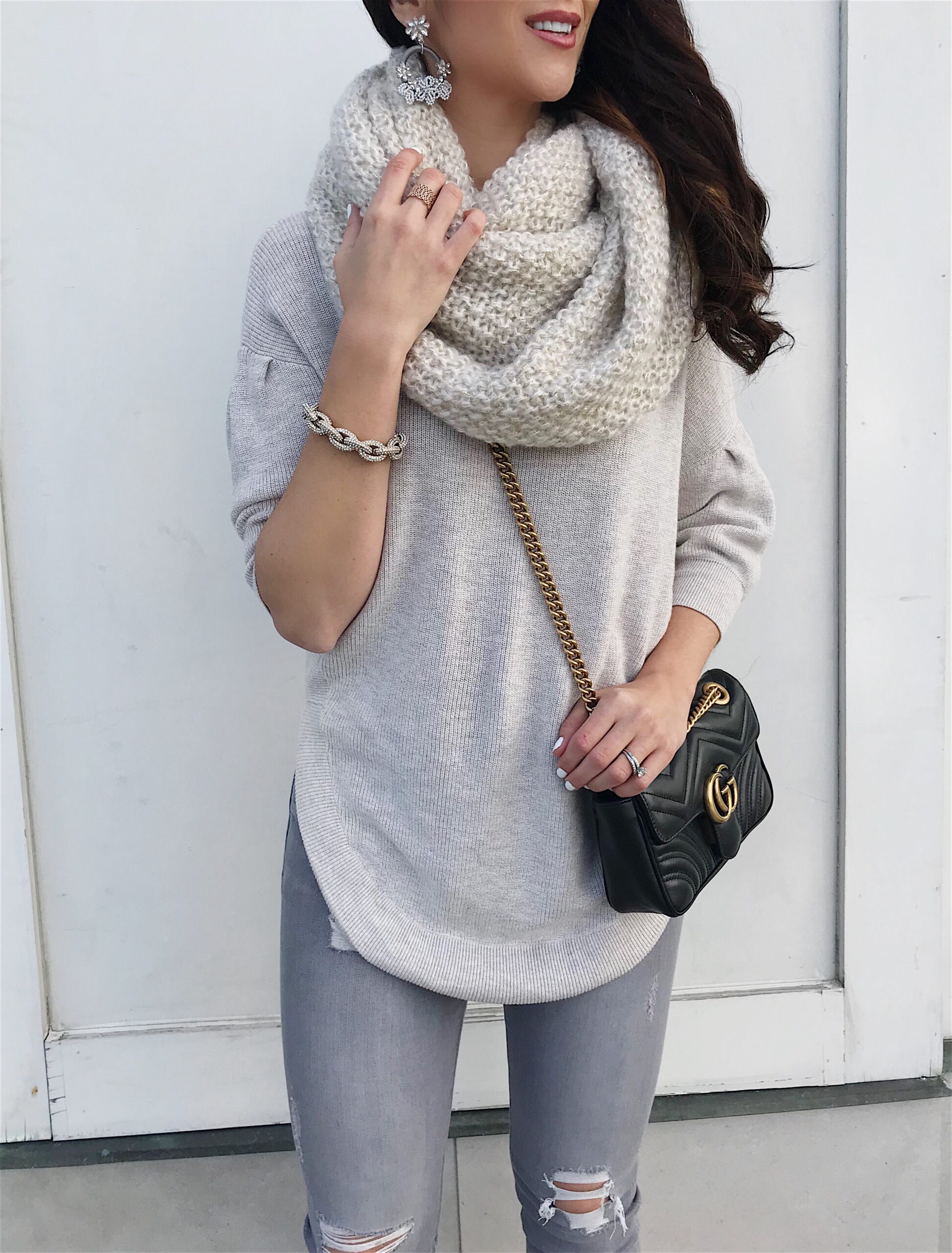 cozy holiday outfit chunky scarf grey jeans and sweater 