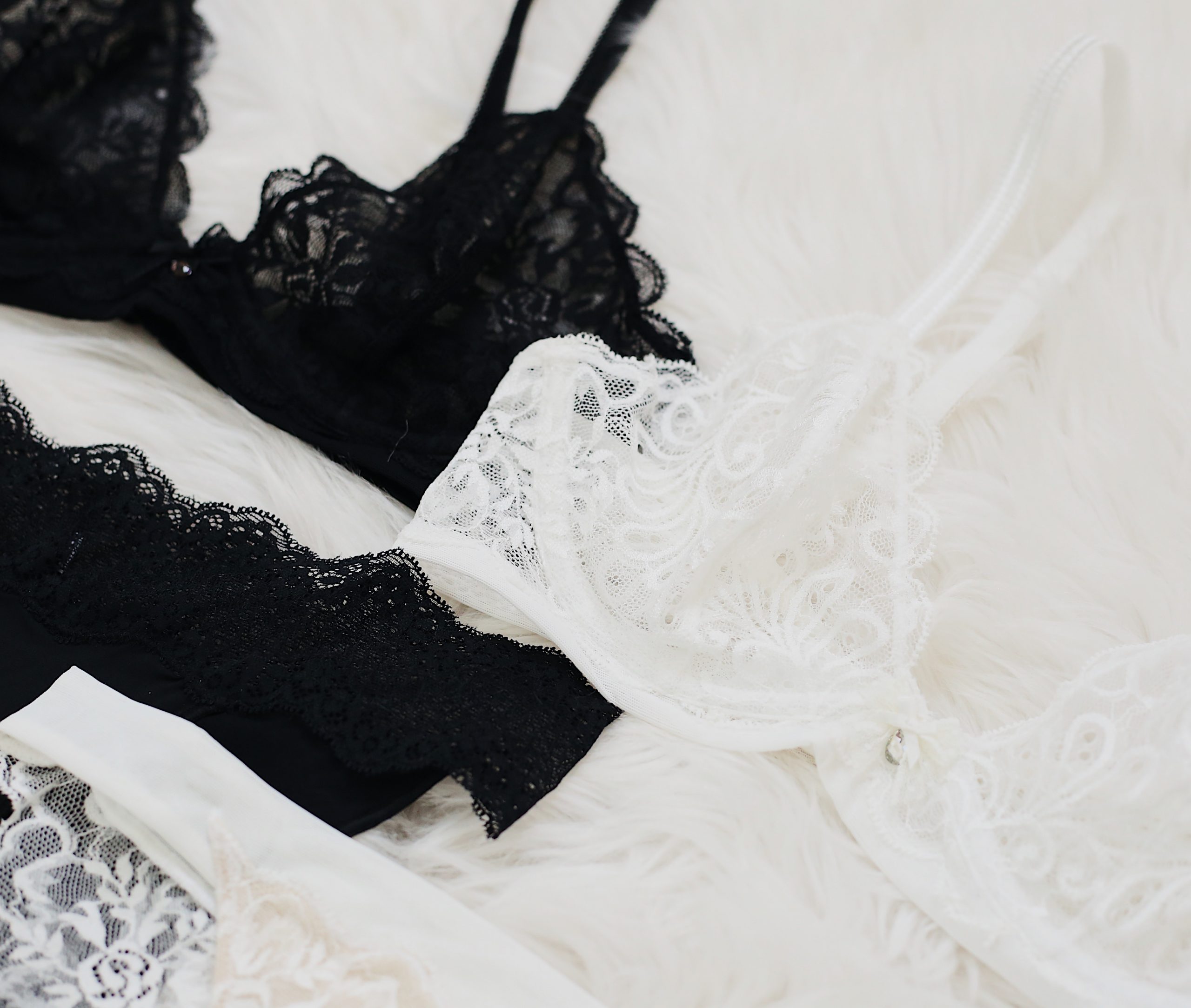 The Peekaboo Bra Is Back, & Here's How To Style The Trend