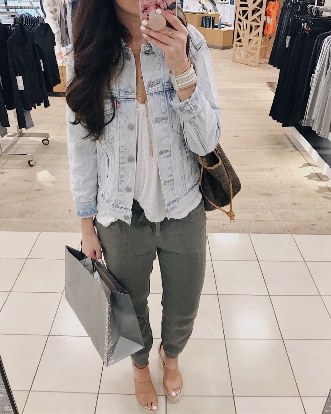 jogger pants, denim jacket, spring outfit, spring style
