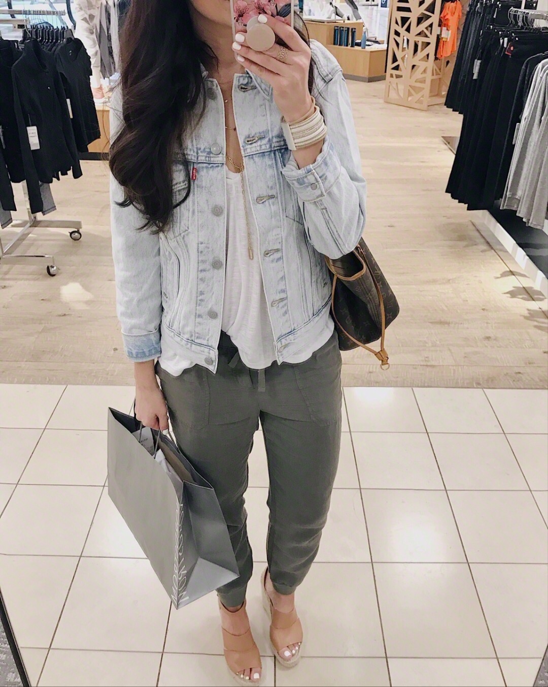 jogger pants, denim jacket, spring outfit, spring style