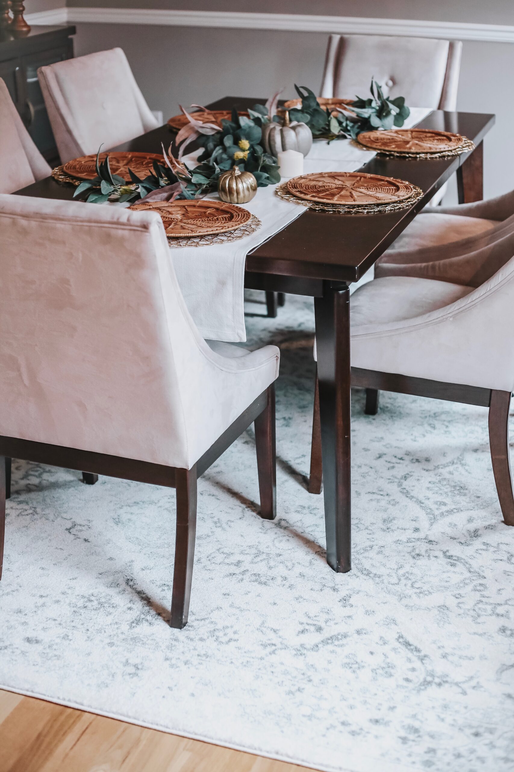 dining room makeover, gray and white area rug