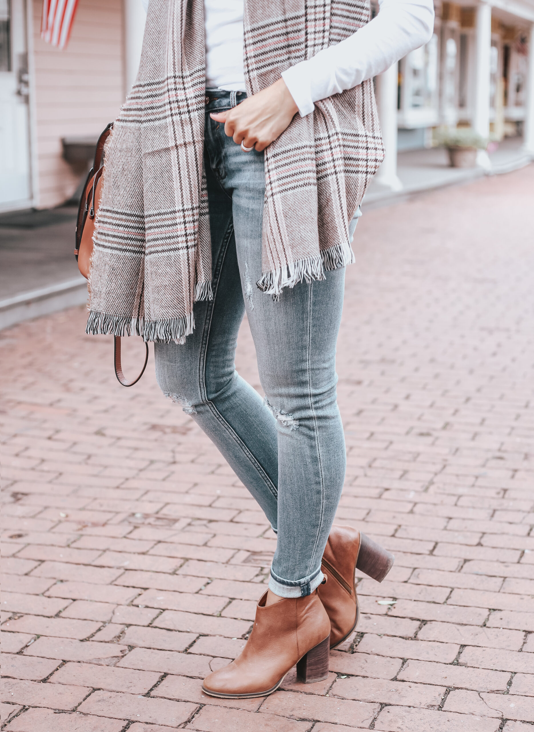 affordable and flattering jeans, casual fall outfit, brown booties