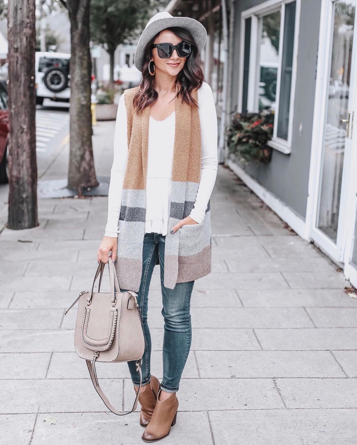 Colorblock sweater vest, Fall Outfit Idea, Jeans