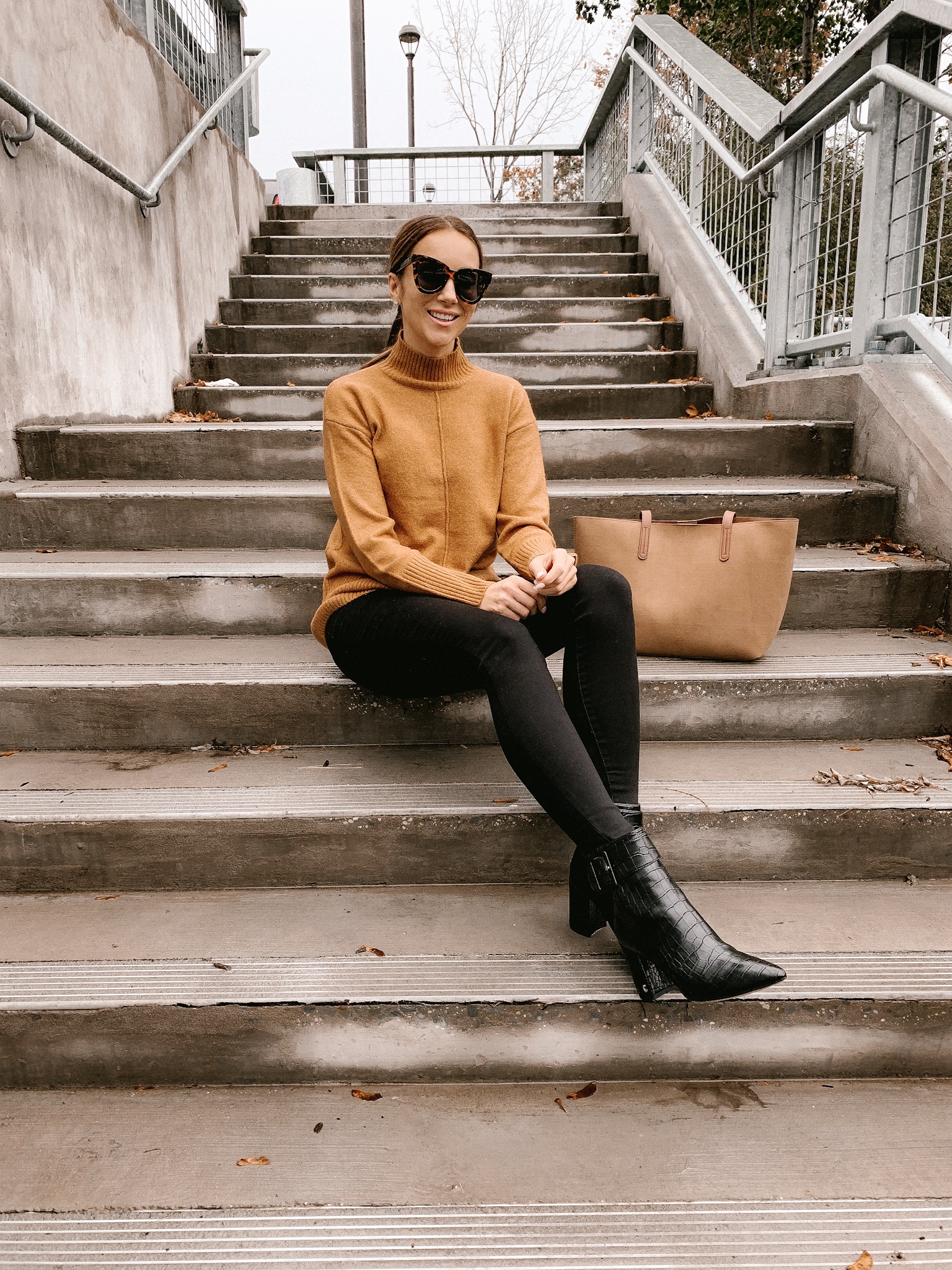 SWEATER, JEGGINGS, TOTE, BOOTIES, FALL OUTFIT
