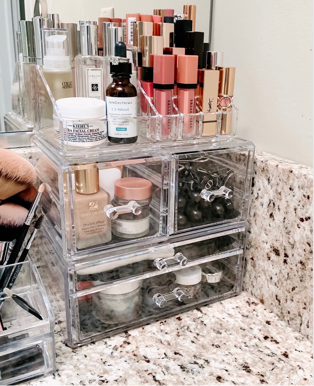 MAKEUP ORGANIZER