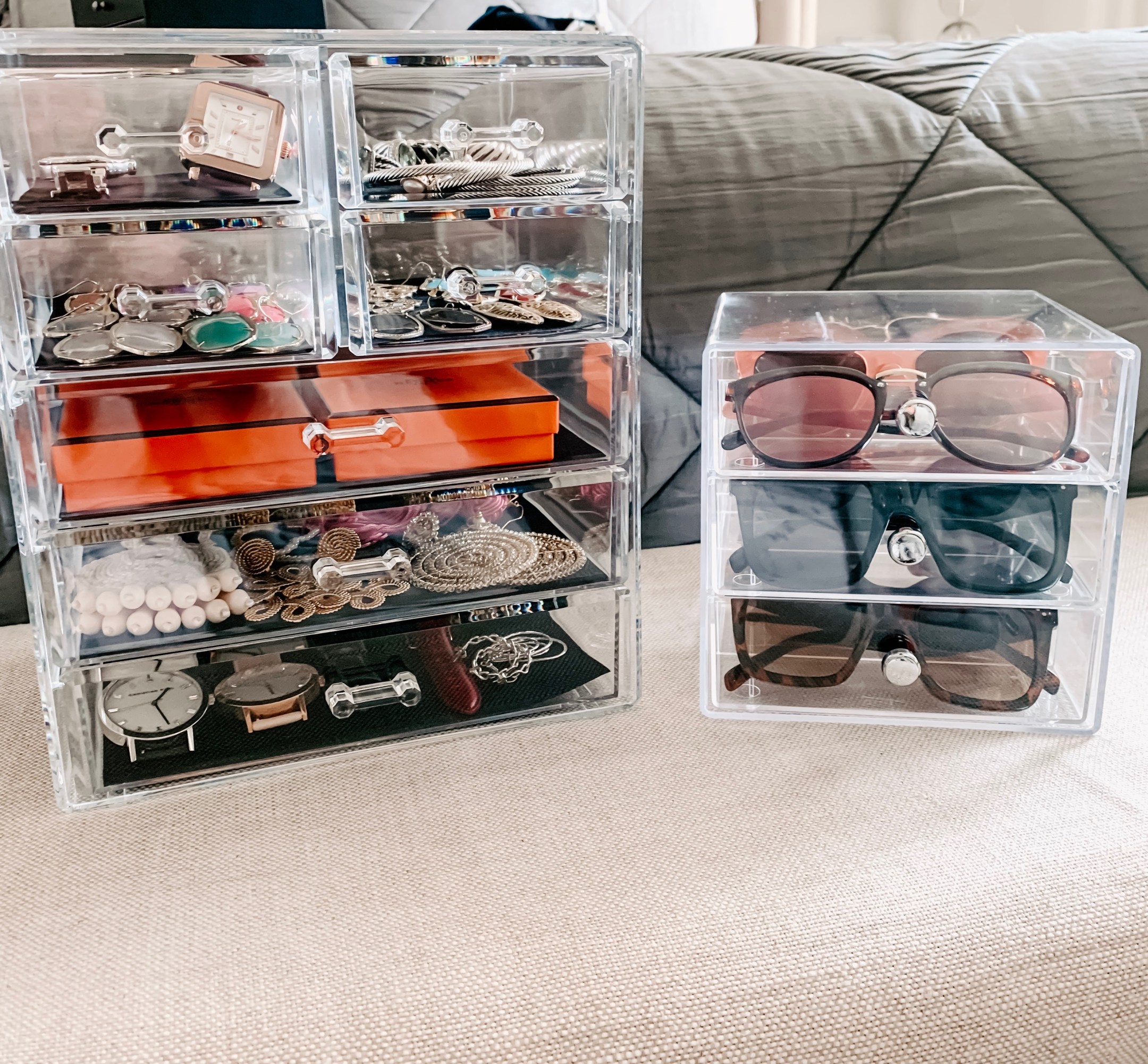 SUNGLASS ORGANIZER