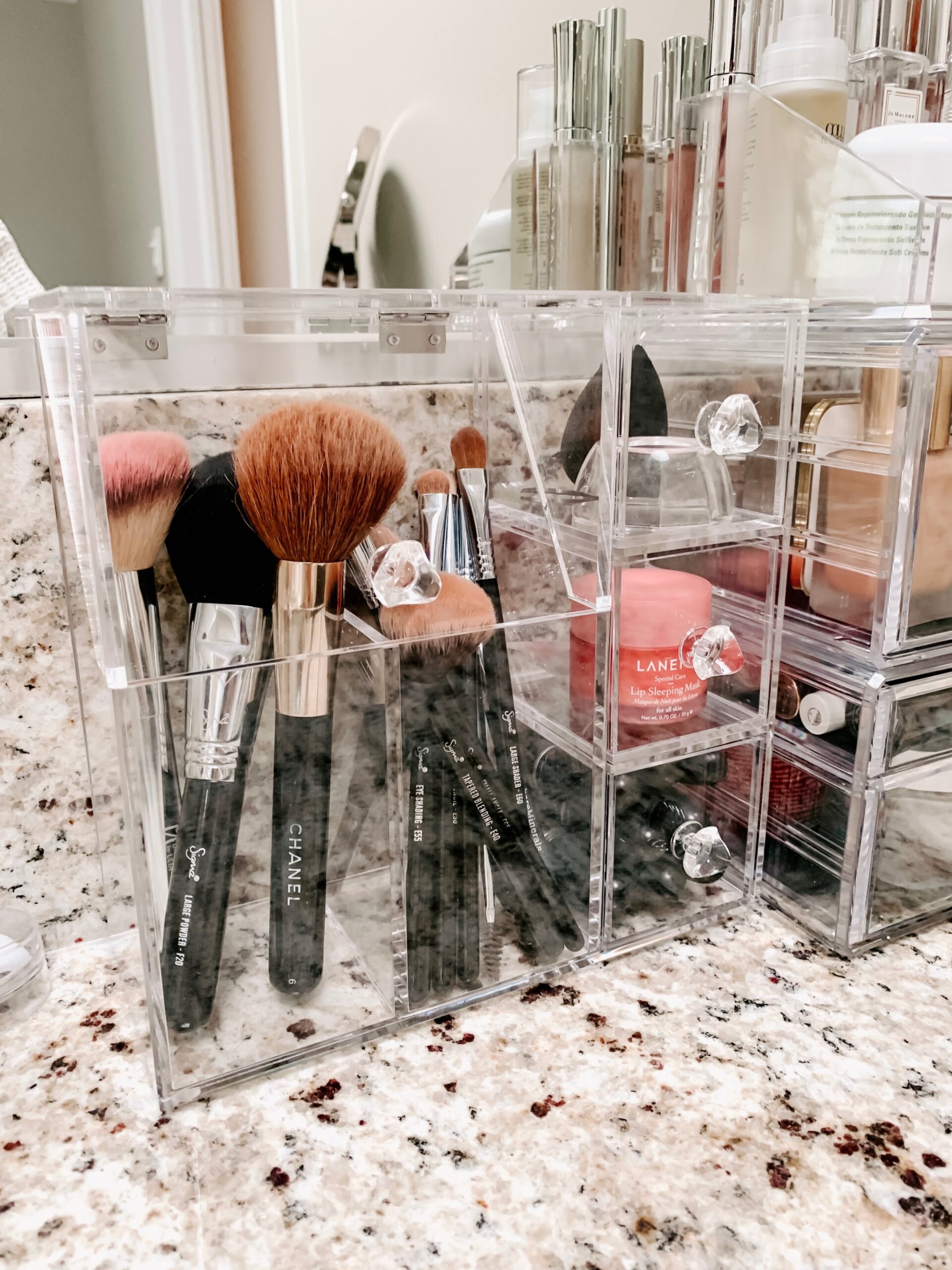 BRUSH ORGANIZER