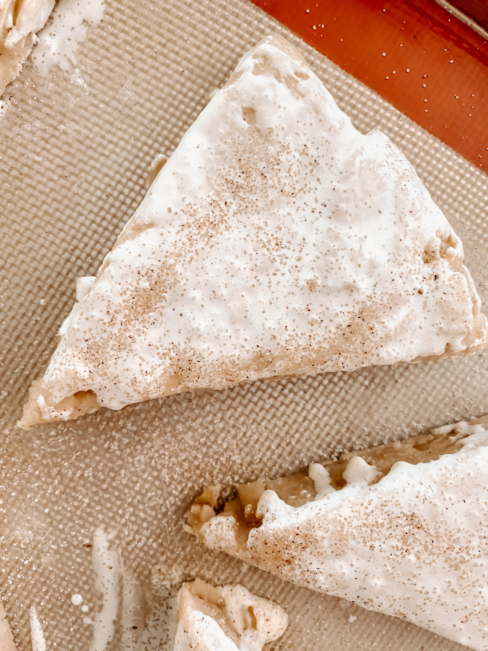 apple cinnamon scones with frosting 