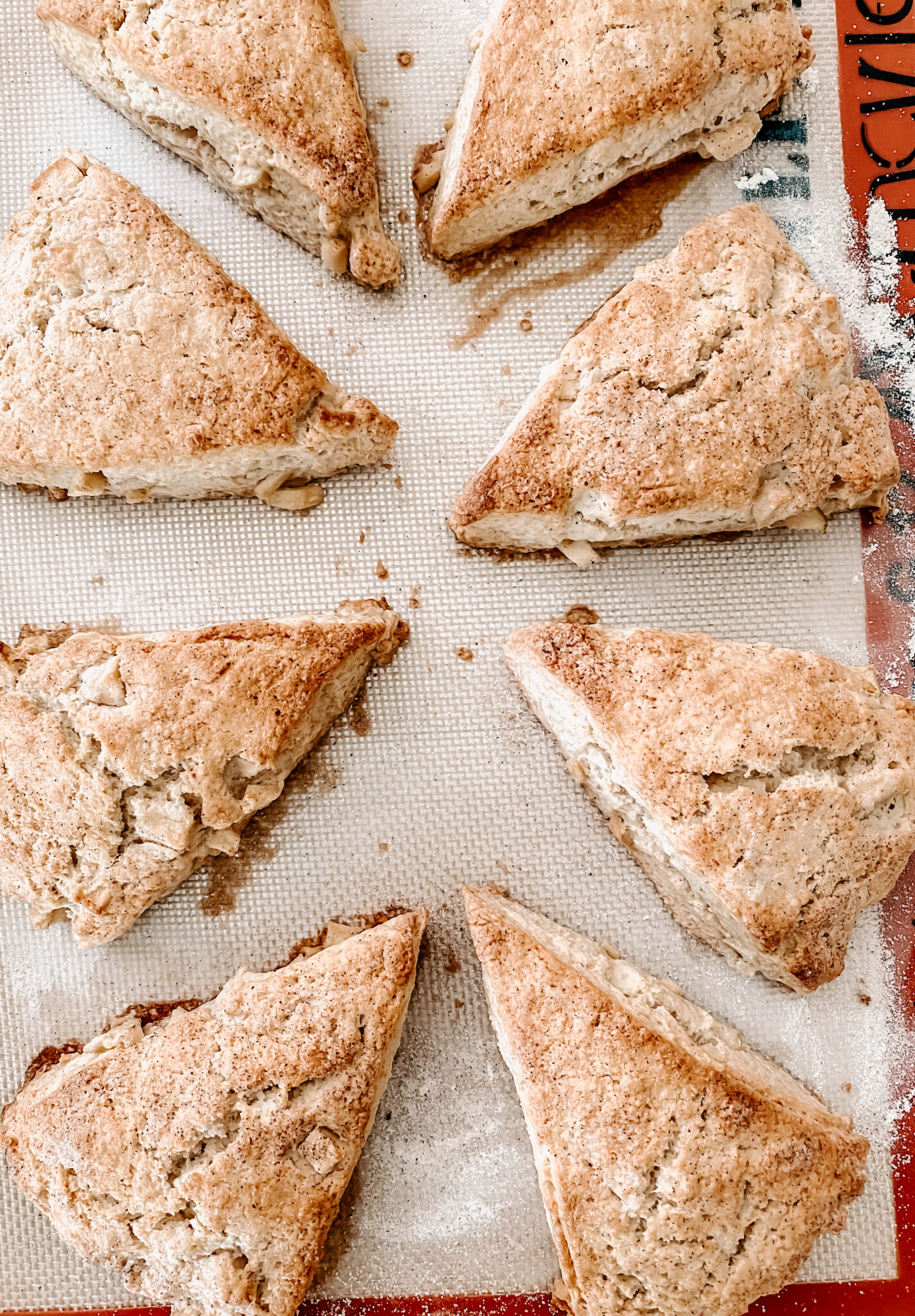 yummy breakfast, delicious scones, apple pie scones, apple cinnamon scones