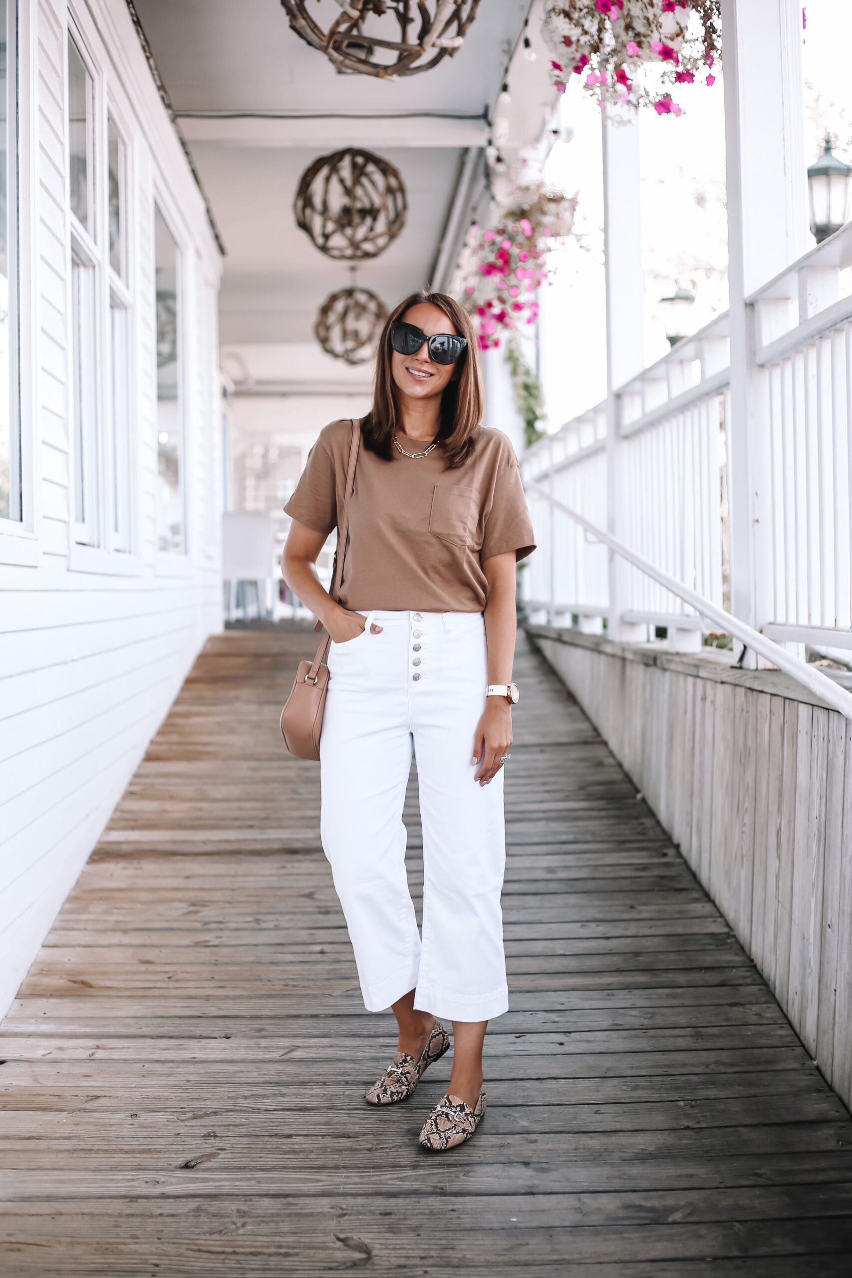 walmart style, boyfriend tee, white jeans