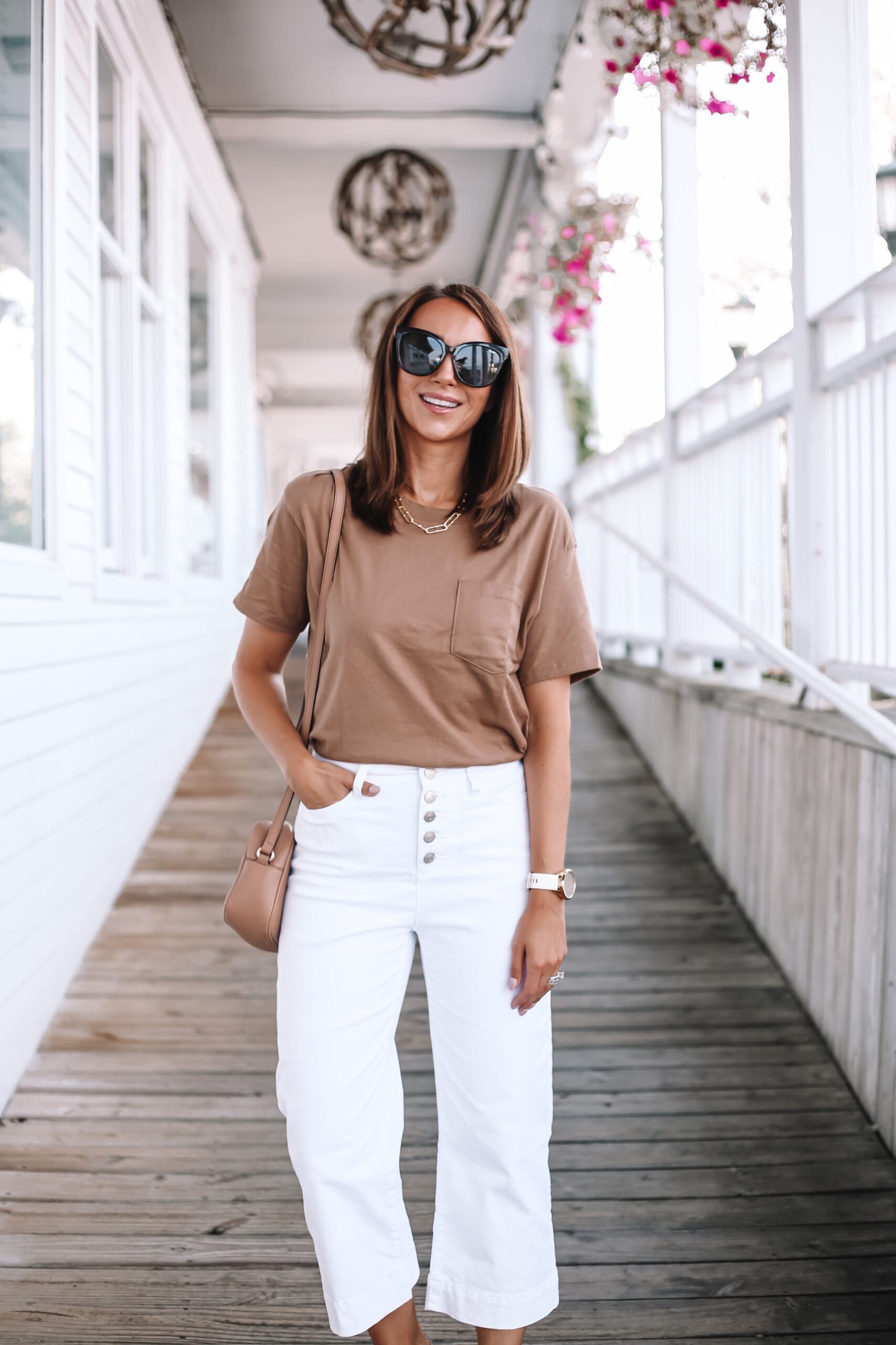 walmart style, boyfriend tee, white pants