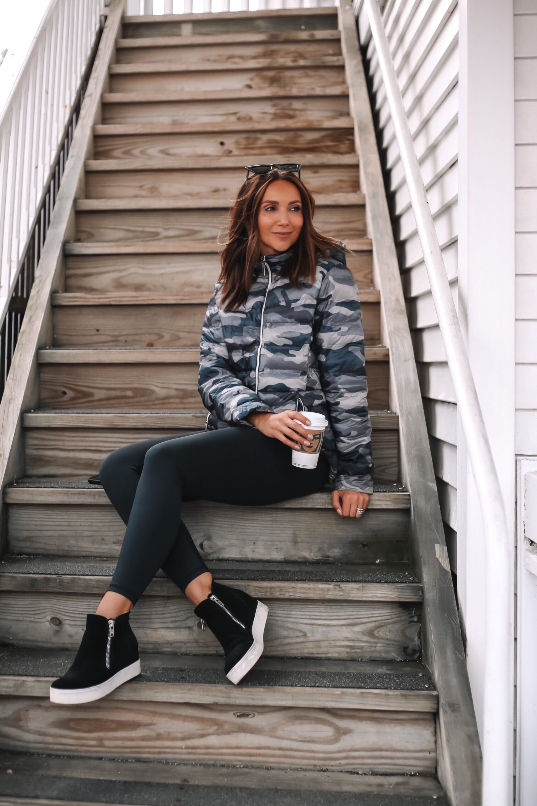 lightweight camo puffer jacket, fall jacket, outfit idea with leggings