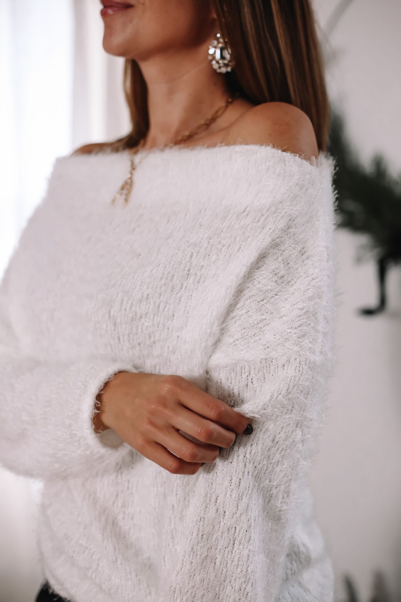 fuzzy white sweater, holiday style, cozy holiday outfit