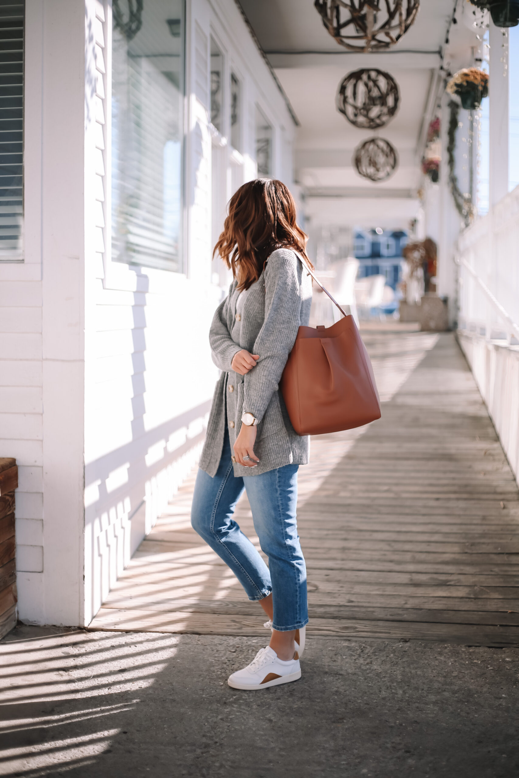 everlane jeans, grey cotton shirt, weekend style