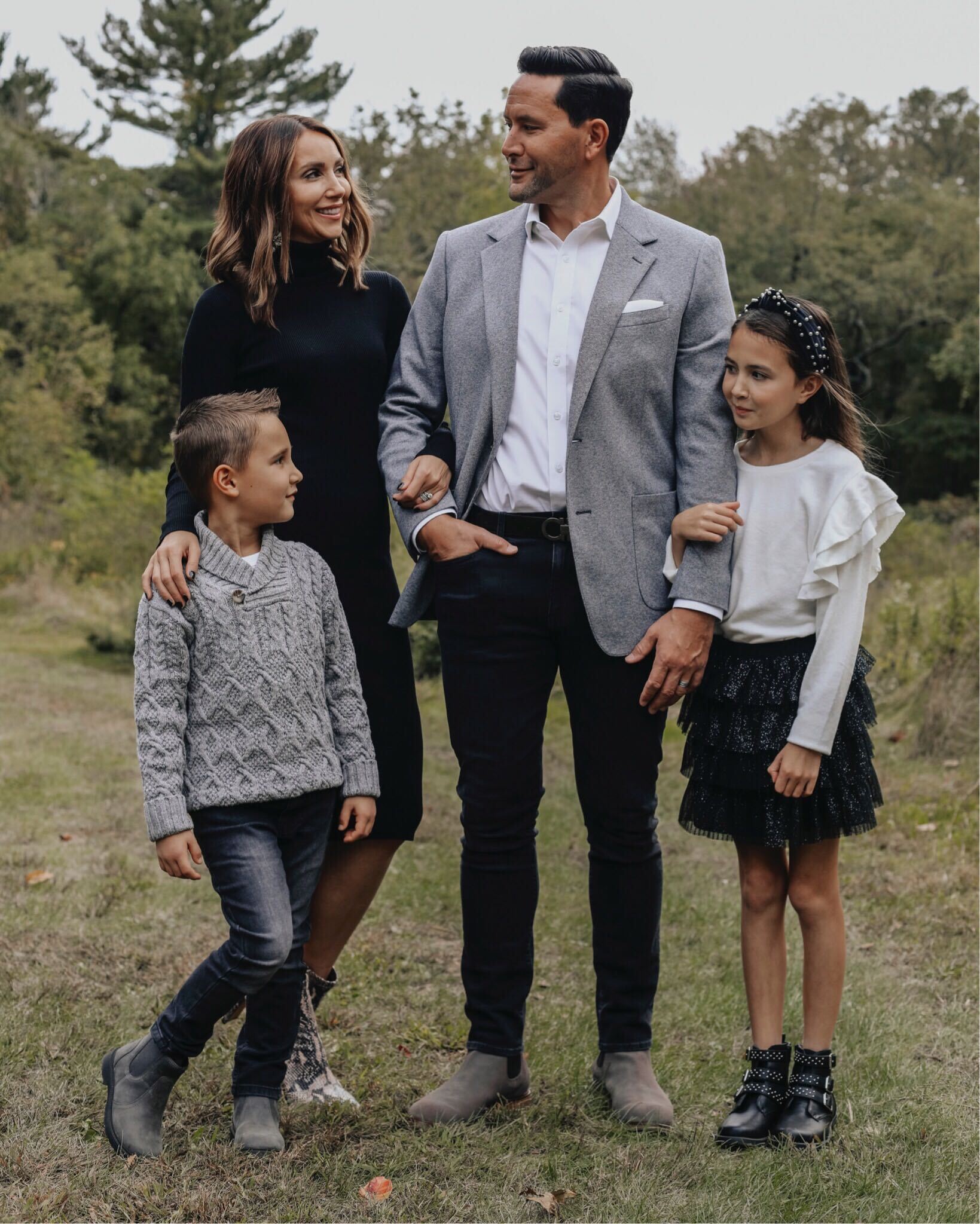 family photo, fall family outfit idea