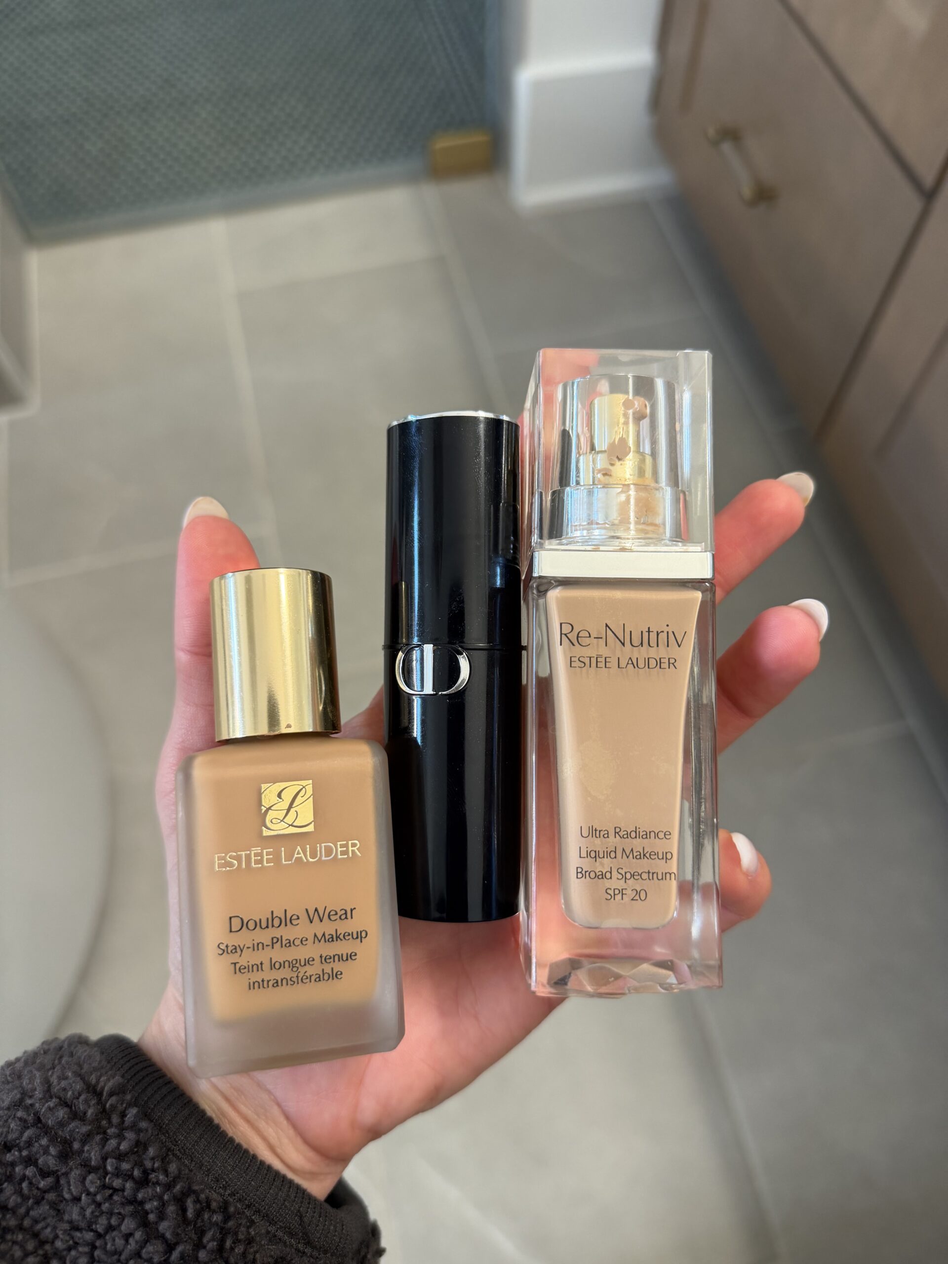 whats in my makeup bag, everyday makeup bag essentials, makeup bag must haves, everyday makeup routine, beauty favorites, tried and true makeup products, complexion makeup favorites, best makeup primers, foundation favorites, glow makeup products, luxury makeup favorites, everyday beauty staples, makeup products I use daily