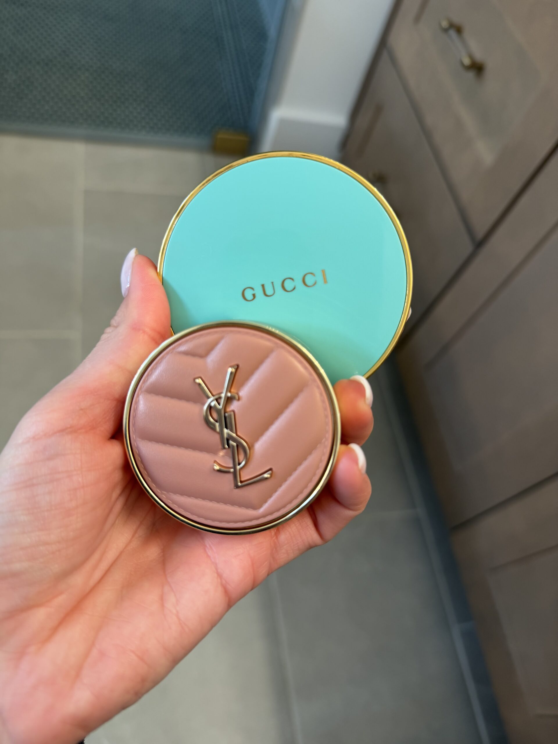 whats in my makeup bag, everyday makeup bag essentials, makeup bag must haves, everyday makeup routine, beauty favorites, tried and true makeup products, complexion makeup favorites, best makeup primers, foundation favorites, glow makeup products, luxury makeup favorites, everyday beauty staples, makeup products I use daily