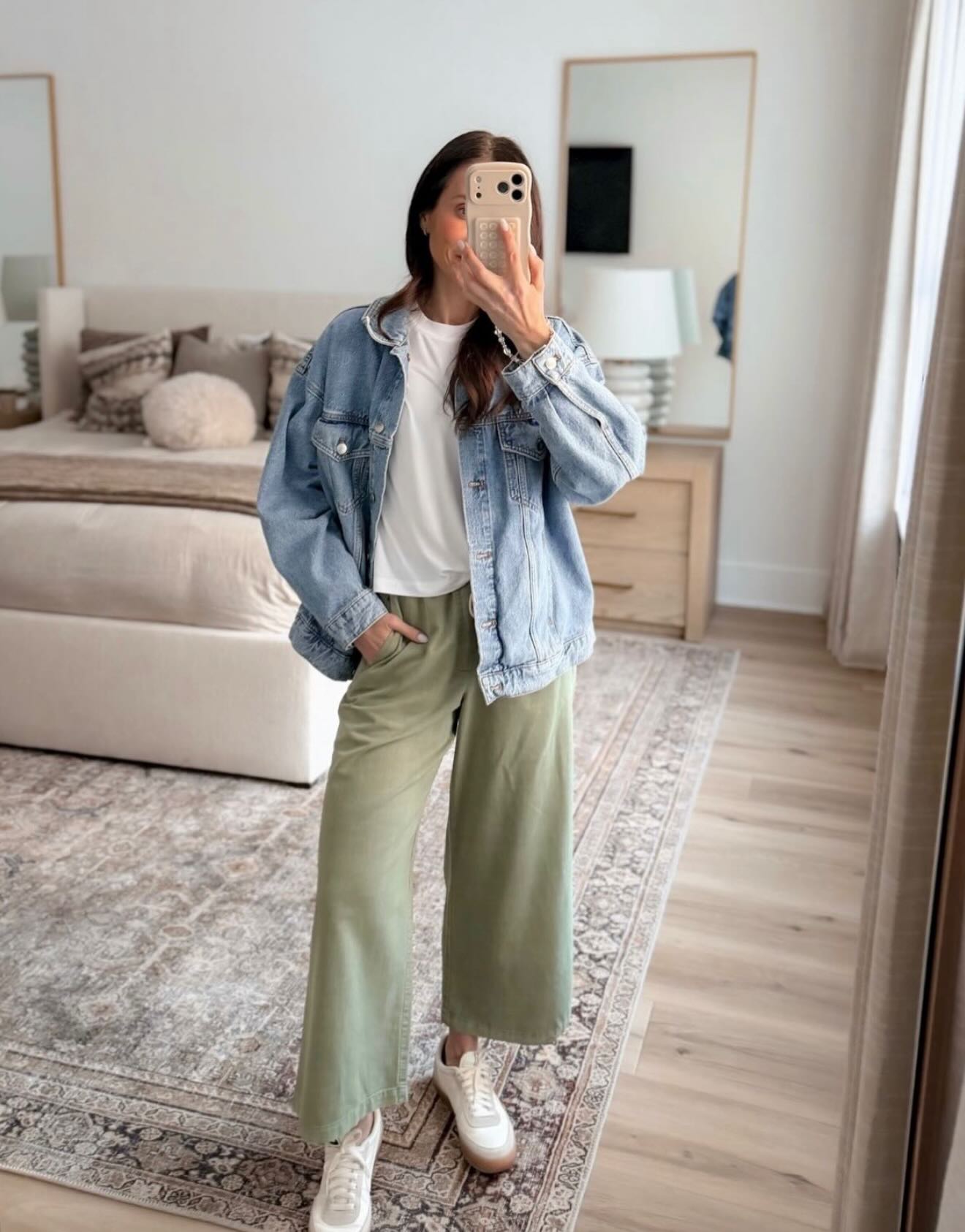 early spring outfits, early spring style, spring outfits for moms, busy mom fashion, transitional spring outfits, lightweight spring layers, neutral spring shoes, comfortable spring outfits, casual spring style, effortless spring fashion, everyday spring outfits