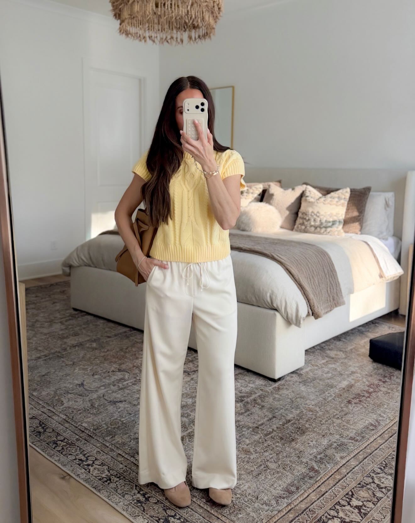 early spring outfits, early spring style, spring outfits for moms, busy mom fashion, transitional spring outfits, lightweight spring layers, neutral spring shoes, comfortable spring outfits, casual spring style, effortless spring fashion, everyday spring outfits