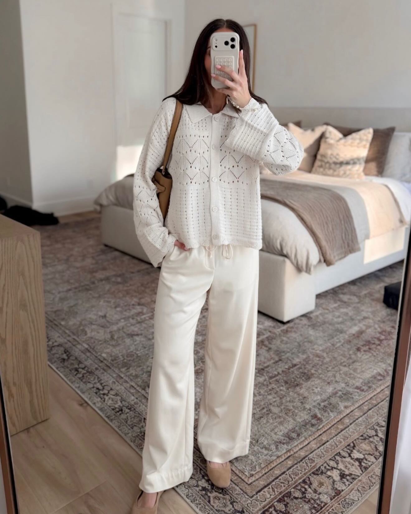 early spring outfits, early spring style, spring outfits for moms, busy mom fashion, transitional spring outfits, lightweight spring layers, neutral spring shoes, comfortable spring outfits, casual spring style, effortless spring fashion, everyday spring outfits