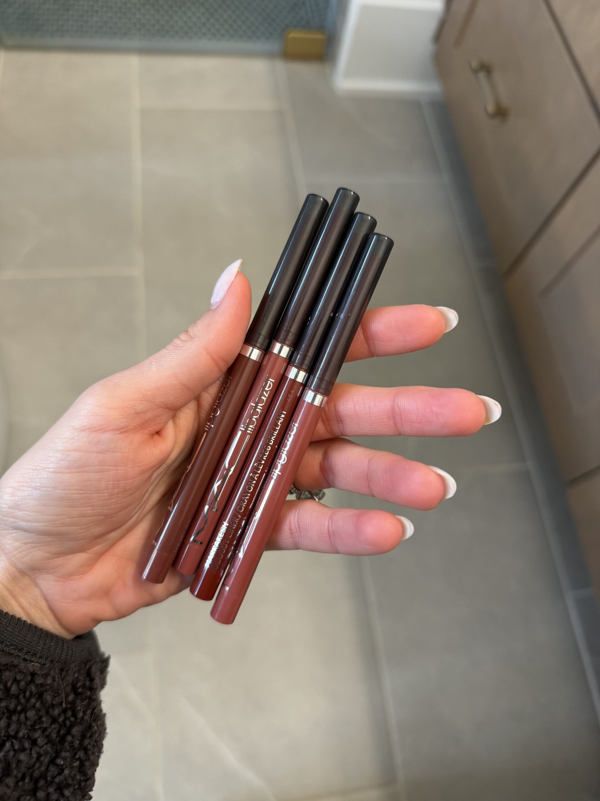 skincare in your 40s, skincare in your 50s, anti aging skincare, daily wellness habits, amazon finds, lip liner, full lips, teach whitening, weighted vest